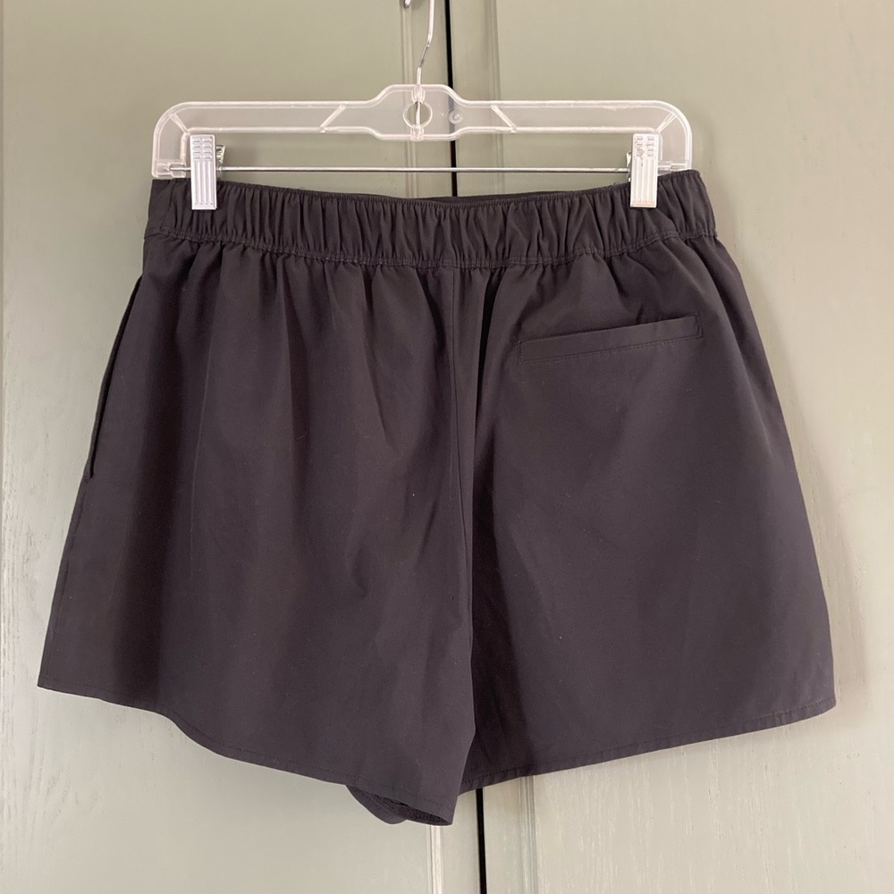 ALO Yoga Black Skort with Built-In Shorts - Picture 2 of 4